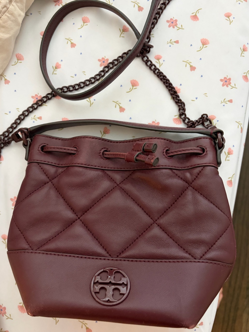 Tory Burch Quilted Drawstring Crossbody - Burgundy